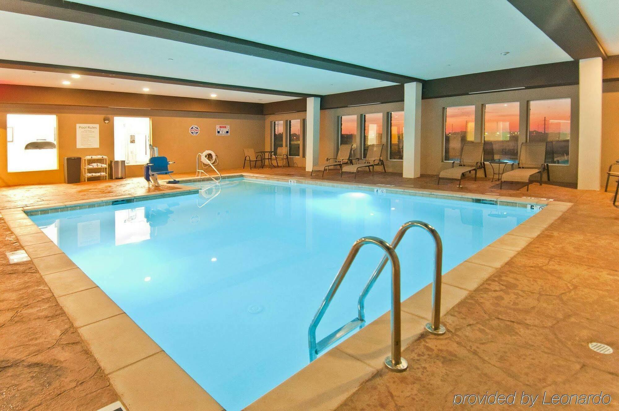 La Quinta Inn & Suites By Wyndham Northlake Ft. Worth Roanoke Exterior foto